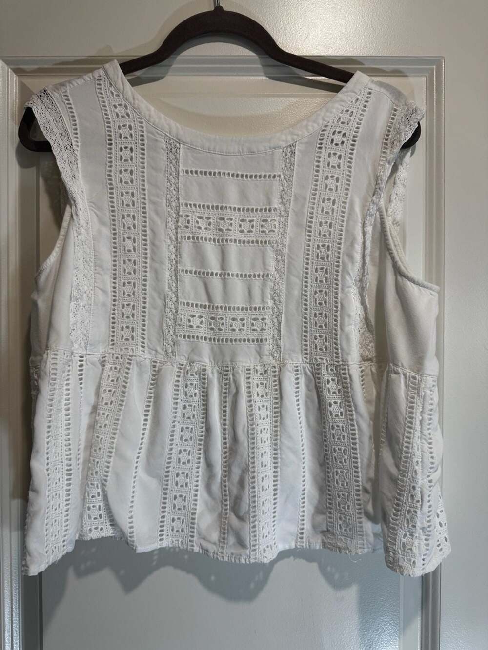 Merona Women's White Sleeveless Peplum Top with Lace Embroidery Details